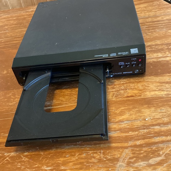 Magnavox DVD player- Model MDV2100 - Picture 5 of 6